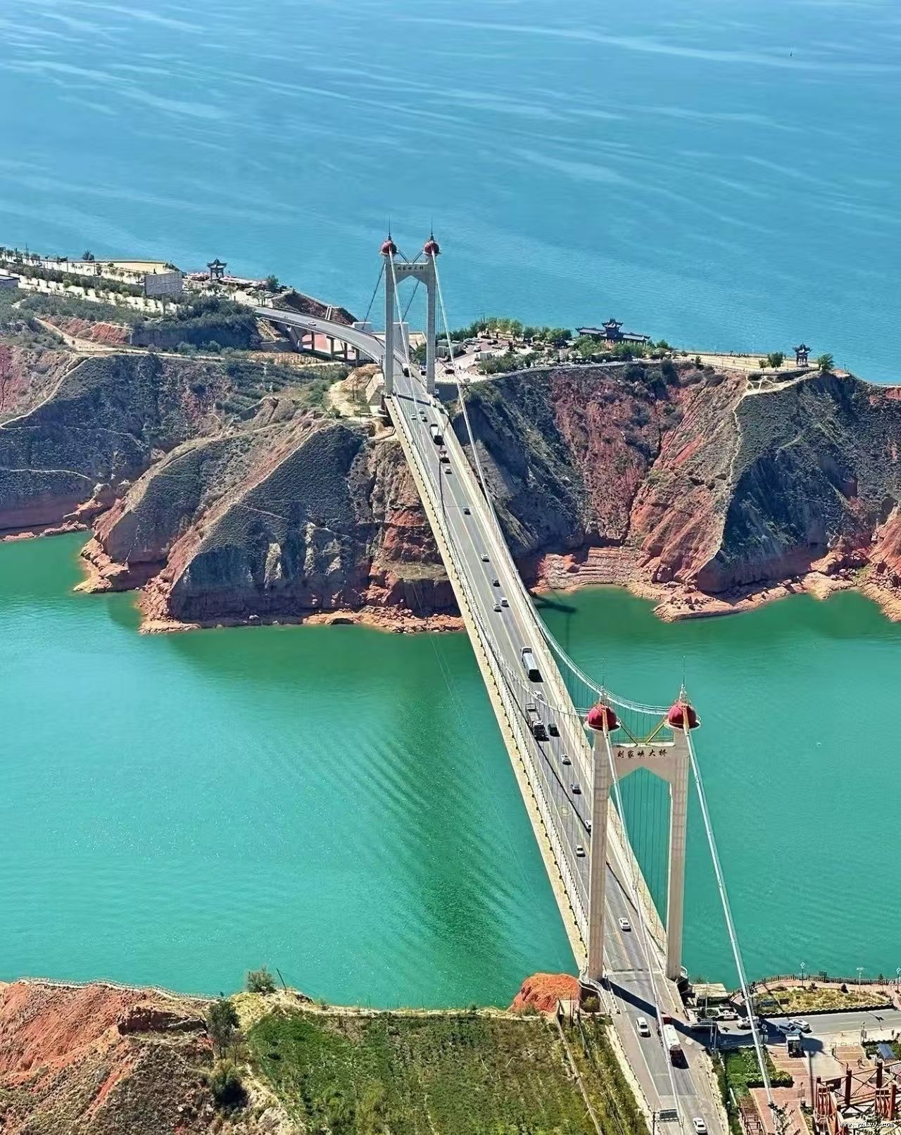 �й���������ĳ��У�����������100�๫���խ������4���ȴ��һ���������������