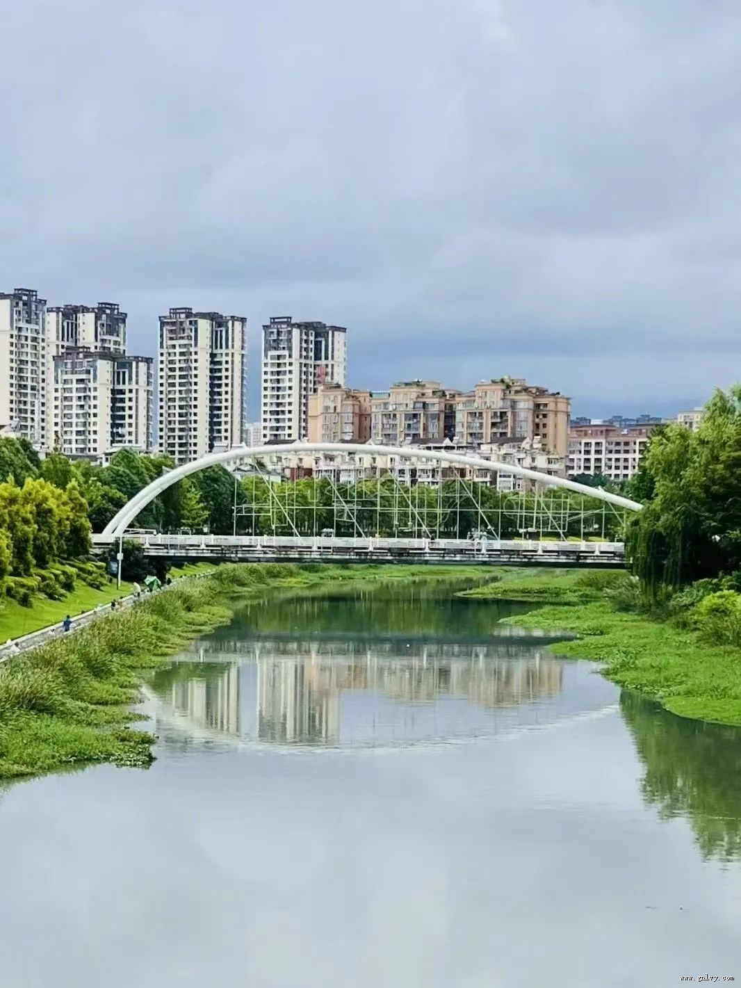 中国最牛的城市,建了14个火车站,3个高铁站和1座飞机场,还是诗仙李白的故 中国最牛的城市,建了14个火车站,3个高铁站和1座飞机场,还是诗仙李白的故