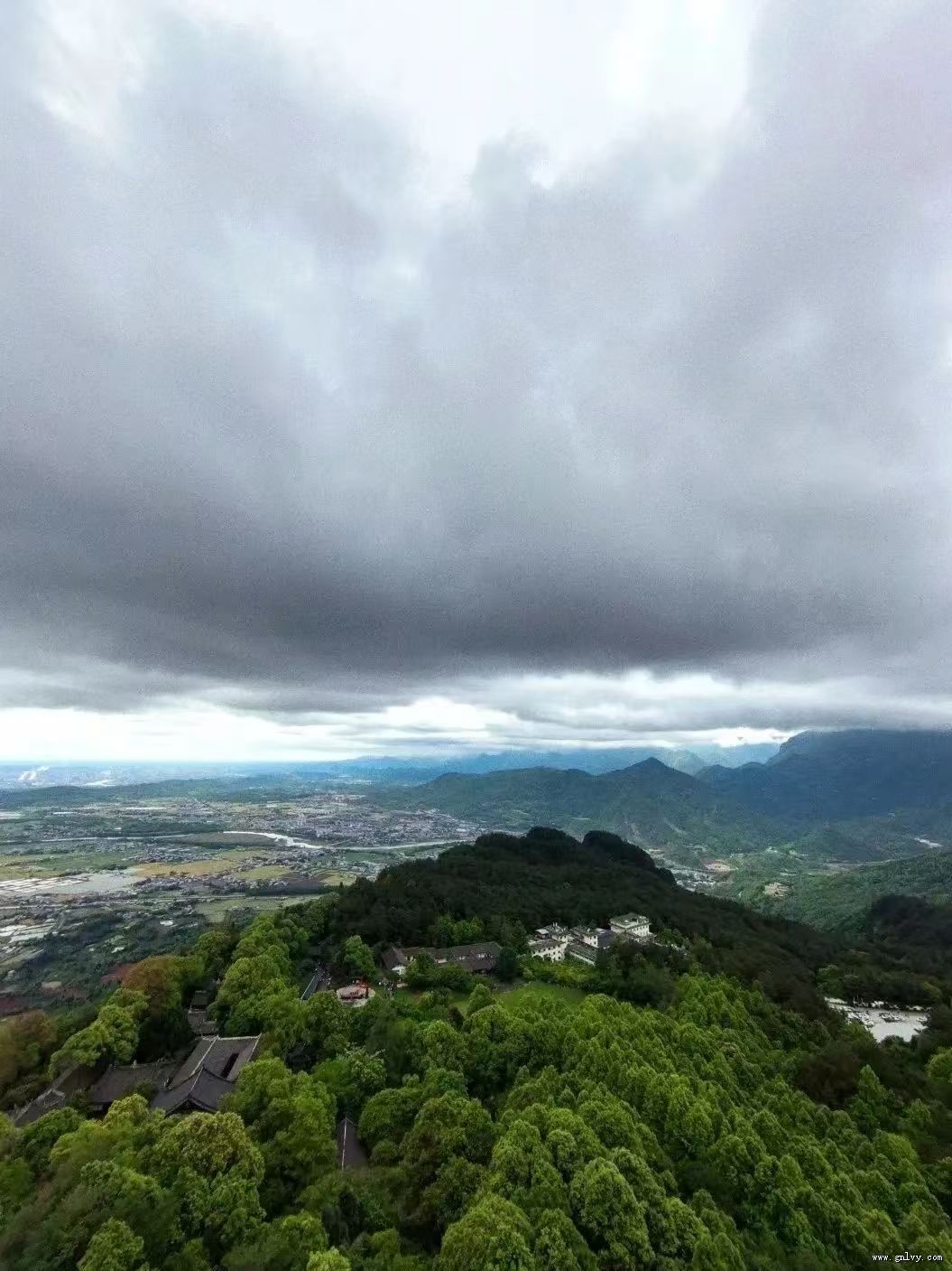 中国最牛的城市,建了14个火车站,3个高铁站和1座飞机场,还是诗仙李白的故 中国最牛的城市,建了14个火车站,3个高铁站和1座飞机场,还是诗仙李白的故