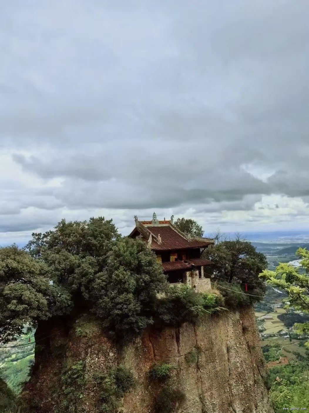 中国最牛的城市,建了14个火车站,3个高铁站和1座飞机场,还是诗仙李白的故 中国最牛的城市,建了14个火车站,3个高铁站和1座飞机场,还是诗仙李白的故